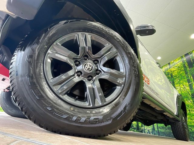 �y����17�C���`�A���~�z�C�[���z�O�ςɃ}�b�`���������A���~�z�C�[���𑕒����Ă���܂��B�e��ЊO�A���~�z�C�[����A�X�^�b�h���X�^�C�����戵�����Ă���܂��B���񂲑��k����������