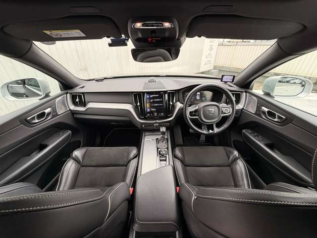 XC60T6 AWD Rデザイン 4WD
