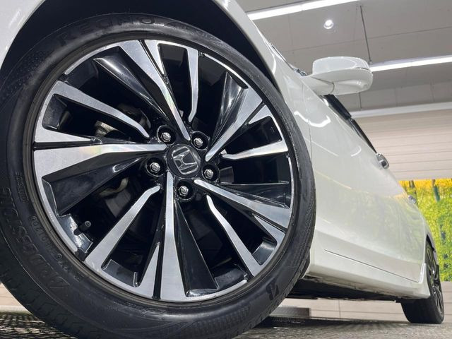 �y�����A���~�z�C�[���z�O�ςɃ}�b�`���������A���~�z�C�[���𑕒����Ă���܂��B�e��ЊO�A���~�z�C�[����A�X�^�b�h���X�^�C�����戵�����Ă���܂��B���񂲑��k����������