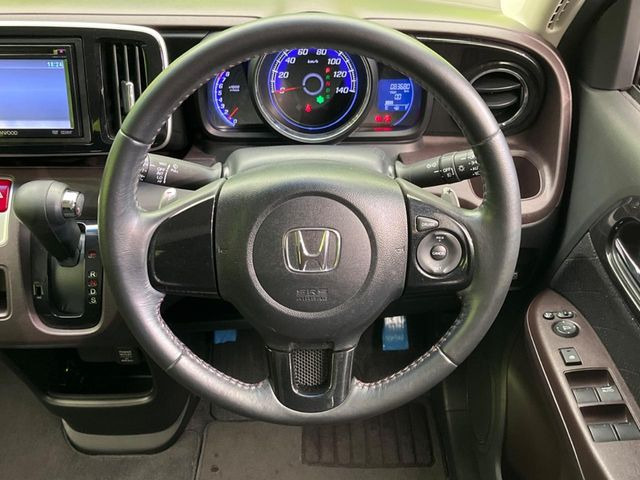 �y�X�e�A�����O�X�C�b�`�z�^�]���A�O������ڐ������炷���ƂȂ��A�I�[�f�B�I���̑��삪�\�ȕ֗��@�\!���S&���K�ȃh���C�u�����o���Ă���܂���