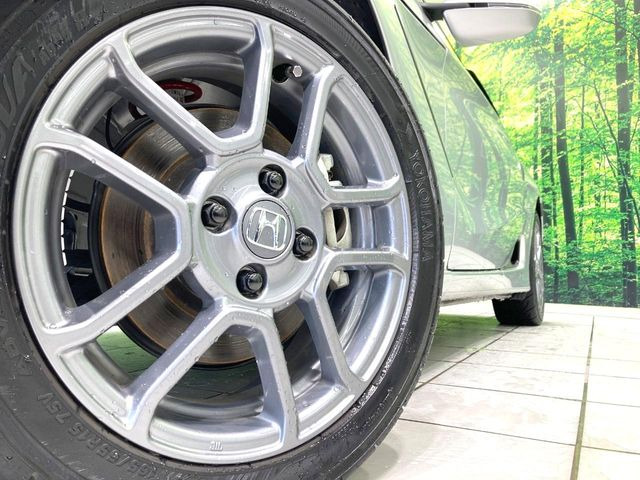 �y����15�C���`�A���~�z�C�[���z�O�ςɃ}�b�`���������A���~�z�C�[���𑕒����Ă���܂��B�e��ЊO�A���~�z�C�[����A�X�^�b�h���X�^�C�����戵�����Ă���܂��B���񂲑��k����������