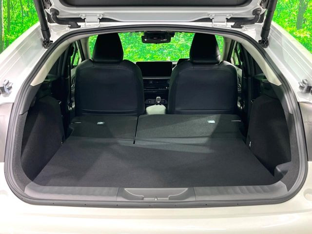 普段のお買い物や通勤、送迎等に十分な荷室スペースを確保しております。セカンドシートを倒すと、大きな荷物の積載も可能です♪