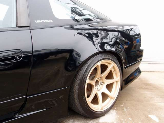 �l�C��180sx�^�C�vX�J�X�^���ԗ��̓���!�����X�[�p�[�u���b�N�O���F���x�[�X��HKS�ԍ����ACST17AW�A�t���G�A���A�O��I�[�i�[�t�F���_�[�ɉ����O��n�u5���ύX�ς݁B�󏭉��l�̍������ƂȂ�܂�