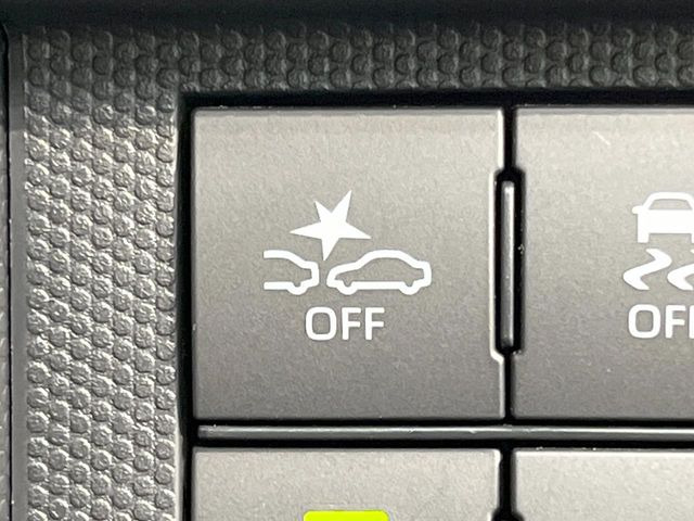 【スマートアシスト】走行中に前方の車両等を認識し、衝突しそうな時は警報とブレーキで衝突回避と被害軽減をアシスト。より安全にドライブをお楽しみいただけます。