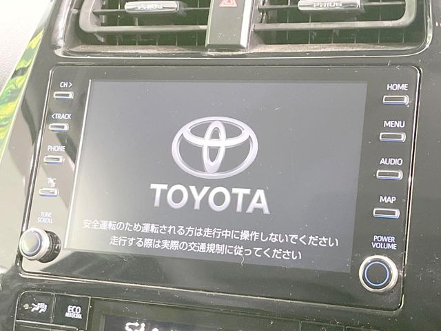 【純正8型ナビ】人気の純正ナビを装備。オーディオ機能も充実しており、Bluetooth接続すればお持ちのスマホやMP3プレイヤーの音楽を再生可能!毎日の運転がさらに楽しくなります!!