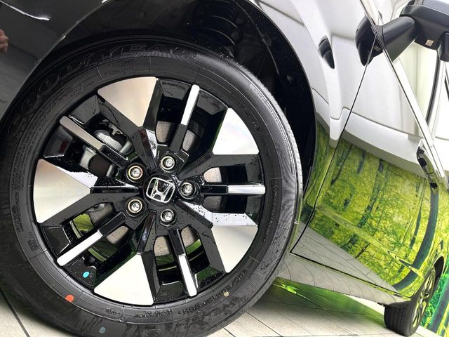 �y����16�C���`�A���~�z�C�[���z�O�ςɃ}�b�`���������A���~�z�C�[���𑕒����Ă���܂��B�e��ЊO�A���~�z�C�[����A�X�^�b�h���X�^�C�����戵�����Ă���܂��B���񂲑��k����������