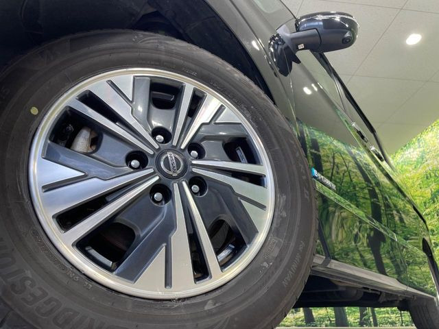 �y����15�C���`�A���~�z�C�[���z�O�ςɃ}�b�`���������A���~�z�C�[���𑕒����Ă���܂��B�e��ЊO�A���~�z�C�[����A�X�^�b�h���X�^�C�����戵�����Ă���܂��B���񂲑��k����������