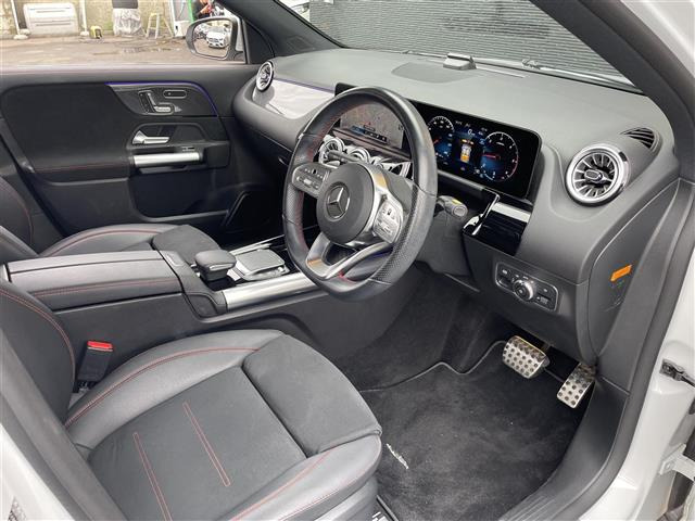 GLAクラスGLA200d 4マチック AMGライン 4WD