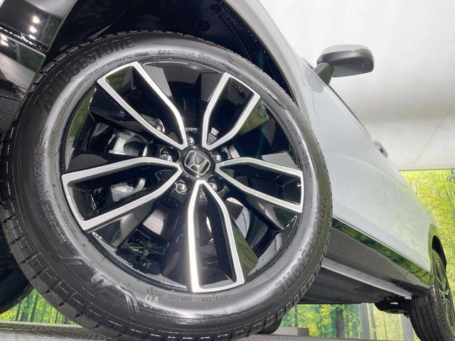 �y�����A���~�z�C�[���z�O�ςɃ}�b�`���������A���~�z�C�[���𑕒����Ă���܂��B�e��ЊO�A���~�z�C�[����A�X�^�b�h���X�^�C�����戵�����Ă���܂��B���񂲑��k����������