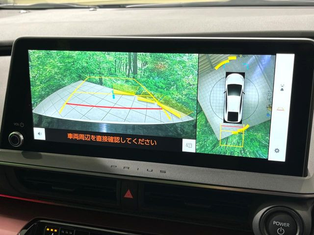 【パノラミックビューモニター】専用のカメラにより、上から見下ろしたような視点で360度クルマの周囲を確認することができます☆死角部分も確認しやすく、狭い場所での切り返しや駐車もスムーズに行えます。