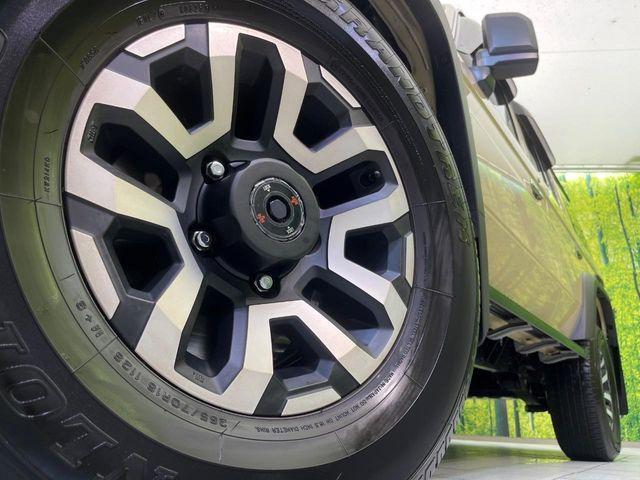 �y����16�C���`�A���~�z�C�[���z�O�ςɃ}�b�`���������A���~�z�C�[���𑕒����Ă���܂��B�e��ЊO�A���~�z�C�[����A�X�^�b�h���X�^�C�����戵�����Ă���܂��B���񂲑��k����������
