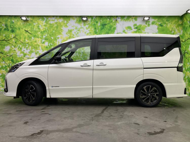 セレナ1.2 e-POWER ハイウェイスターV アーバンクロム