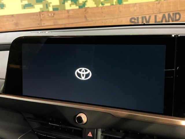 �y12.9�C���` �f�B�X�v���C�I�[�f�B�I�z���ʂ̃f�B�X�v���C��AppleCarPlay��AndroidAuto�����p�\�B�傫�ȉ�ʂŃX�}�z�i�r�A�v���������p���������܂���