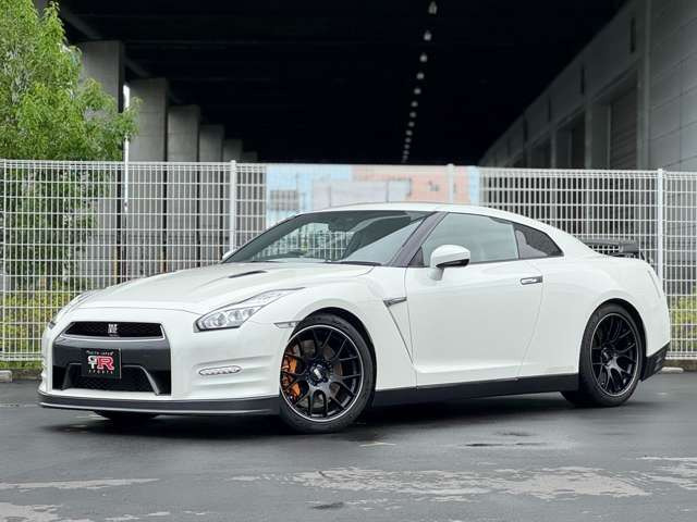 R35GT-R���X�Ƃ��āA�ԗ��̏�Ԃ���GT-R�Ƃ��Ă̓����܂ŁA���ԑI�тɑ΂��ăA�h�o�C�X�����Ē����Ă���܂��B����]�̓��e�̂��Ԃ����T�����鎖���\�ł��B�܂��͂��C�y�ɂ����k�������B