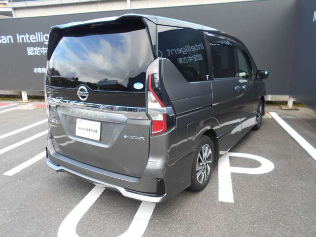 セレナ1.2 e-POWER ハイウェイスターV