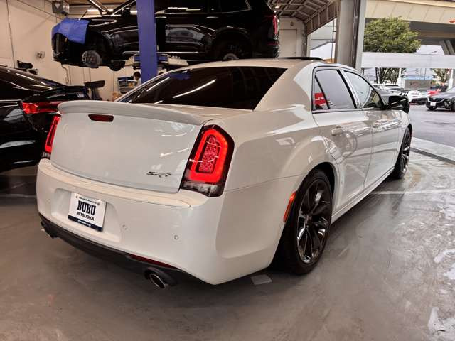300SRT8