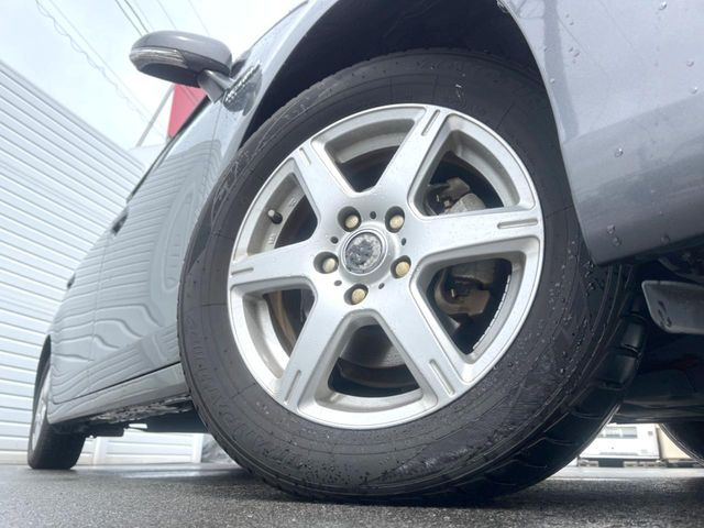 �y16�C���`�A���~�z�C�[���z�O�ςɃ}�b�`�����A���~�z�C�[���𑕒����Ă���܂��B�e��A���~�z�C�[����A�X�^�b�h���X�^�C�����戵�����Ă���܂��B���񂲑��k����������