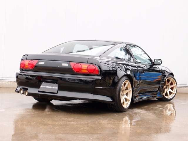 �l�C��180sx�^�C�vX�J�X�^���ԗ��̓���!�����X�[�p�[�u���b�N�O���F���x�[�X��HKS�ԍ����ACST17AW�A�t���G�A���A�O��I�[�i�[�t�F���_�[�ɉ����O��n�u5���ύX�ς݁B�󏭉��l�̍������ƂȂ�܂�