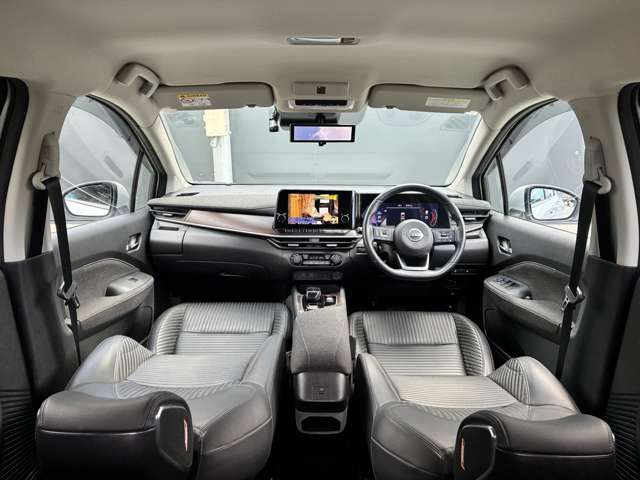 ノートオーラ1.2 G FOUR レザーエディション 4WD