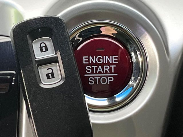 �yHonda�X�}�[�g�L�[�z�J�o����|�P�b�g�ɓ��ꂽ�܂܂ł��h�A�̎{���E�������\�ȃX�}�[�g�L�[�𑕔��B�G���W���̃I���E�I�t�����J�M�����o���K�v����������Ƃ��Ă��֗��ł���