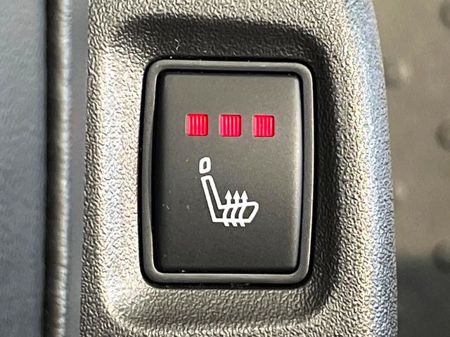 【シートヒーター】寒い日に重宝するシートヒーター!エアコンより早く温まってくれるので寒がりの人も安心ですね♪エアコンの温風は乾燥するから苦手、という方にもをおすすめです。