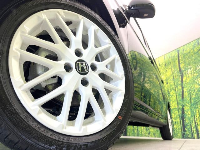�y����15�C���`�A���~�z�C�[���z�O�ςɃ}�b�`���������A���~�z�C�[���𑕒����Ă���܂��B�e��ЊO�A���~�z�C�[����A�X�^�b�h���X�^�C�����戵�����Ă���܂��B���񂲑��k����������
