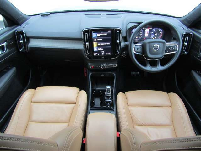 XC40B4 AWD インスクリプション 4WD