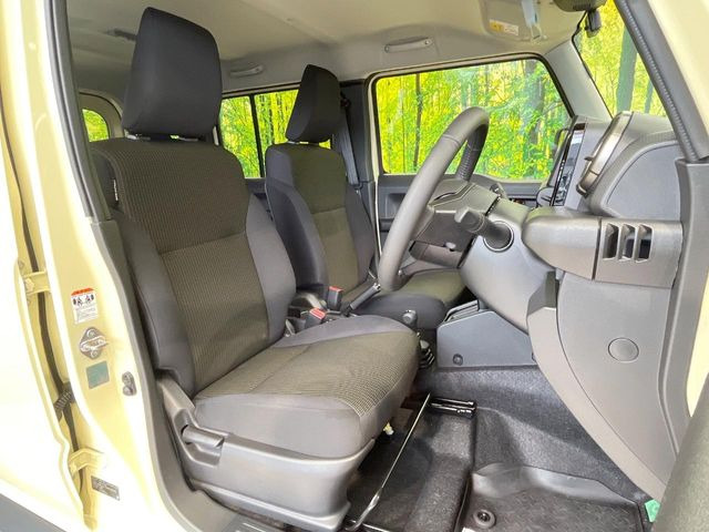 運転席シート廻りは使用感も少なく、良好な状態となっています。丁寧に使われていたことがよくわかりますね。