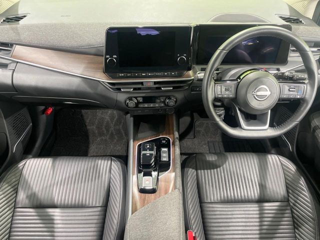 ノートオーラ1.2 G FOUR レザーエディション 4WD