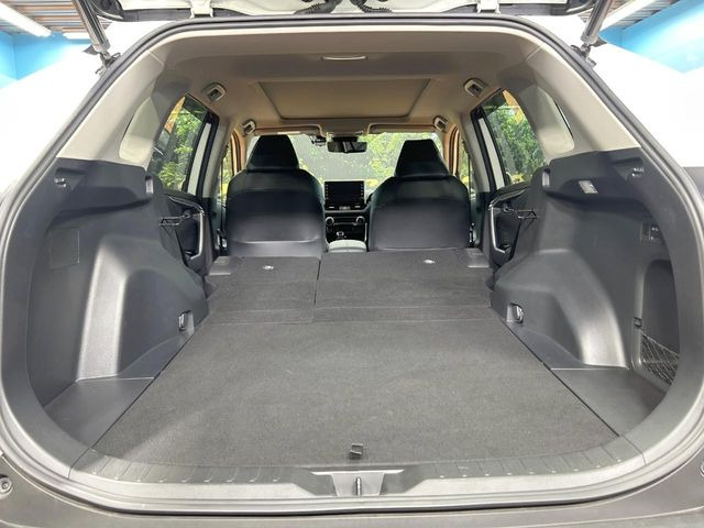 普段のお買い物や通勤、送迎等に十分な荷室スペースを確保しております。セカンドシートを倒すと、大きな荷物の積載も可能です♪