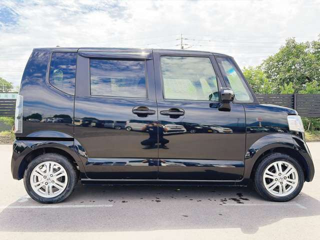 お客様のご予算帯に合わせたお車を常時100台以上取り揃えています!当社のスタッフがお客様のお車選びをしっかりサポートしご提案させていただきます!