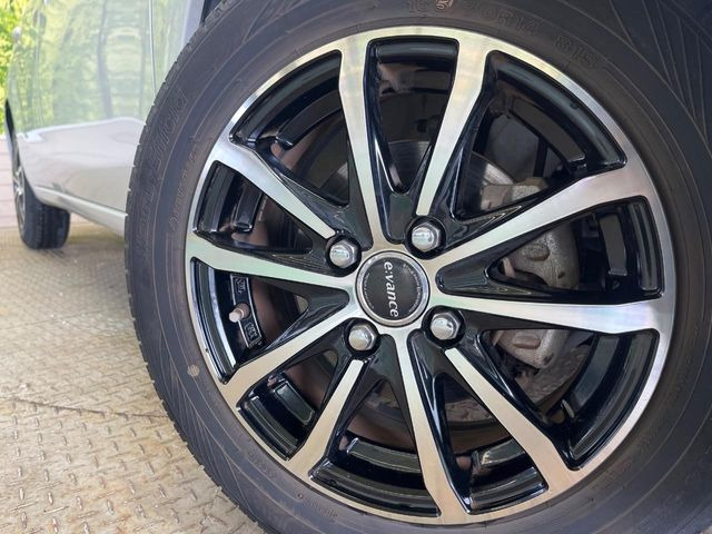 �y14�C���`�A���~�z�C�[���z�O�ςɃ}�b�`�����A���~�z�C�[���𑕒����Ă���܂��B�e��A���~�z�C�[����A�X�^�b�h���X�^�C�����戵�����Ă���܂��B���񂲑��k����������