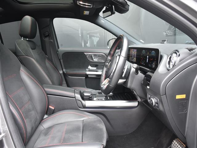 GLAクラスGLA200d 4マチック AMGライン 4WD