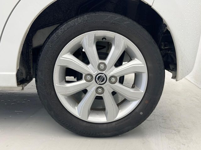 �y����14�C���`�A���~�z�C�[���z�O�ςɃ}�b�`���������A���~�z�C�[���𑕒����Ă���܂��B�e��ЊO�A���~�z�C�[����A�X�^�b�h���X�^�C�����戵�����Ă���܂��B���񂲑��k����������
