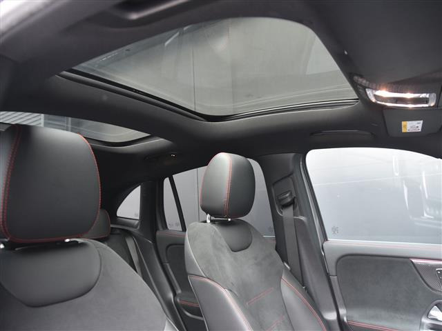GLAクラスGLA200d 4マチック AMGライン 4WD