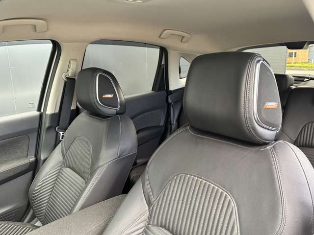 ノートオーラ1.2 G FOUR レザーエディション 4WD