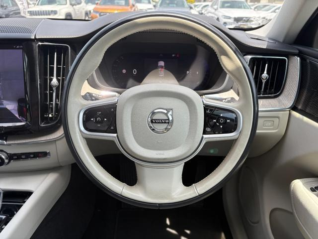 XC60B5 AWD インスクリプション 4WD