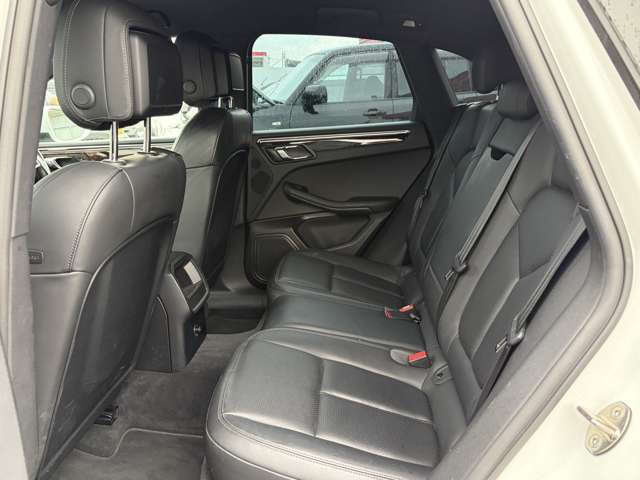 �N���J��SUV�̂ق��ɂ��A���t�@�[�h�E�G���O�����h�E�Z���i�E�X�e�b�v���S���E���H�N�V�[�E���F���t�@�C�A�E�I�f�b�Z�C�E�A���Ԃ��|���V�F�J�C�G�� �~�j�N���X�I�[�o�[�I�[��4 �L���v�e�B�o���݌ɂ��Ă���܂�