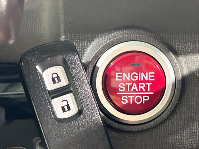 �yHonda�X�}�[�g�L�[�z�J�o����|�P�b�g�ɓ��ꂽ�܂܂ł��h�A�̎{���E�������\�ȃX�}�[�g�L�[�𑕔��B�G���W���̃I���E�I�t�����J�M�����o���K�v����������Ƃ��Ă��֗��ł���