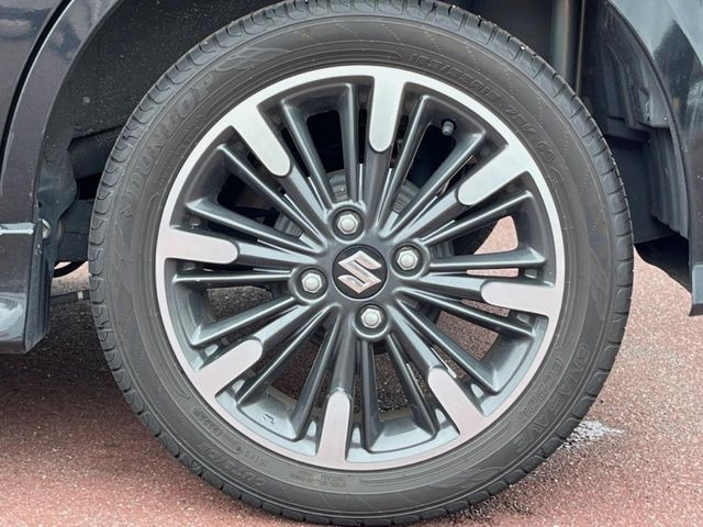 �y����15�C���`�A���~�z�C�[���z�O�ςɃ}�b�`���������A���~�z�C�[���𑕒����Ă���܂��B�e��ЊO�A���~�z�C�[����A�X�^�b�h���X�^�C�����戵�����Ă���܂��B���񂲑��k����������