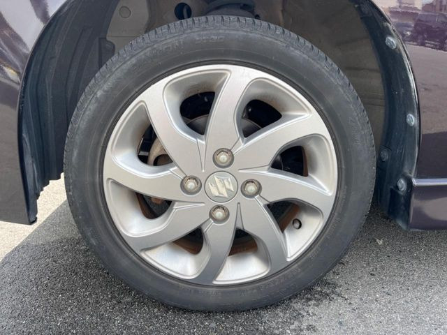�y�����A���~�z�C�[���z�O�ςɃ}�b�`���������A���~�z�C�[���𑕒����Ă���܂��B�e��ЊO�A���~�z�C�[����A�X�^�b�h���X�^�C�����戵�����Ă���܂��B���񂲑��k����������