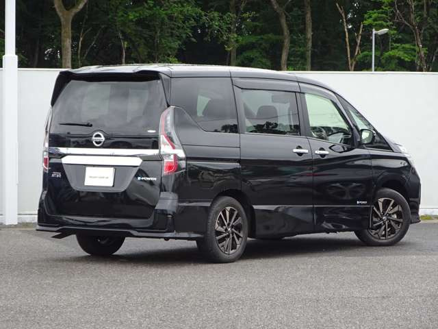 セレナ1.2 e-POWER ハイウェイスターV アーバンクロム