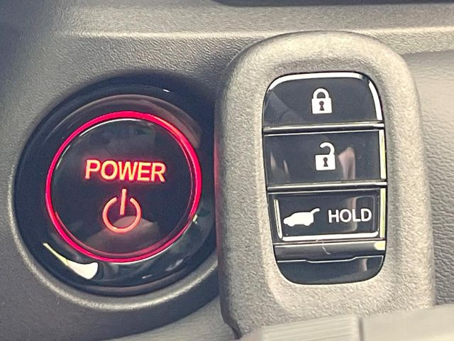 �yHonda�X�}�[�g�L�[�z�J�o����|�P�b�g�ɓ��ꂽ�܂܂ł��h�A�̎{���E�������\�ȃX�}�[�g�L�[�𑕔��B�G���W���̃I���E�I�t�����J�M�����o���K�v����������Ƃ��Ă��֗��ł���