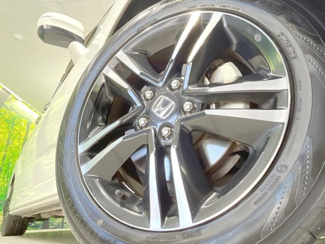 �y����17�C���`�A���~�z�C�[���z�O�ςɃ}�b�`���������A���~�z�C�[���𑕒����Ă���܂��B�e��ЊO�A���~�z�C�[����A�X�^�b�h���X�^�C�����戵�����Ă���܂��B���񂲑��k����������