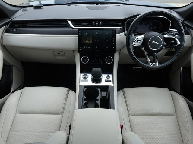 FペイスRダイナミック ブラック 2.0L P250 4WD