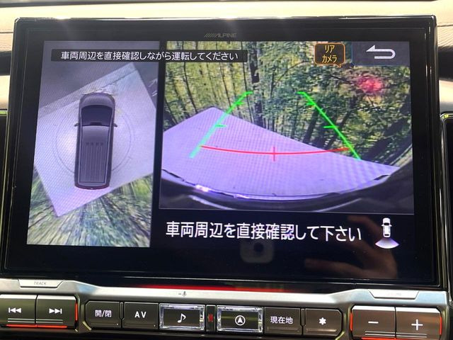 【マルチアラウンドモニター】専用のカメラにより、上から見下ろしたような視点で360度クルマの周囲を確認することができます☆死角部分も確認しやすく、狭い場所での切り返しや駐車もスムーズに行えます。