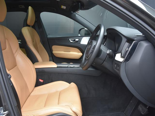 XC60T5 AWD インスクリプション 4WD
