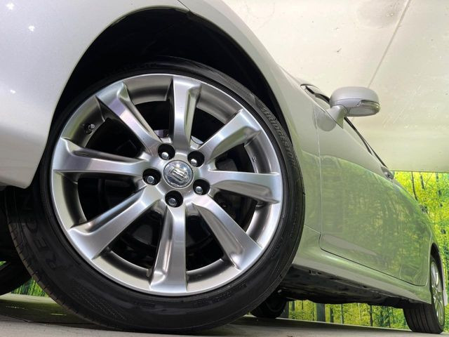 �y����18�C���`�A���~�z�C�[���z�O�ςɃ}�b�`���������A���~�z�C�[���𑕒����Ă���܂��B�e��ЊO�A���~�z�C�[����A�X�^�b�h���X�^�C�����戵�����Ă���܂��B���񂲑��k����������