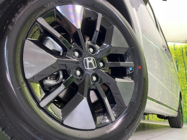 �y����16�C���`�A���~�z�C�[���z�O�ςɃ}�b�`���������A���~�z�C�[���𑕒����Ă���܂��B�e��ЊO�A���~�z�C�[����A�X�^�b�h���X�^�C�����戵�����Ă���܂��B���񂲑��k����������