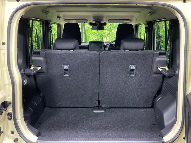 普段のお買い物や通勤、送迎等に十分な荷室スペースを確保しております。セカンドシートを倒すと、大きな荷物の積載も可能です♪